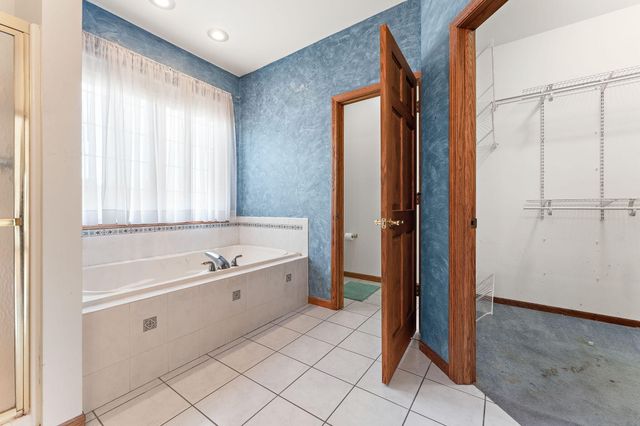 148 Timber Point Court, Valparaiso, IN 46385