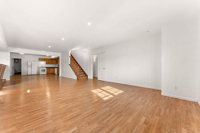 148 Timber Point Court, Valparaiso, IN 46385