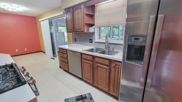 230 S Elms Road, Flushing, MI 48433