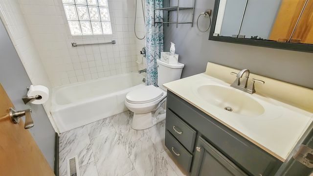 230 S Elms Road, Flushing, MI 48433