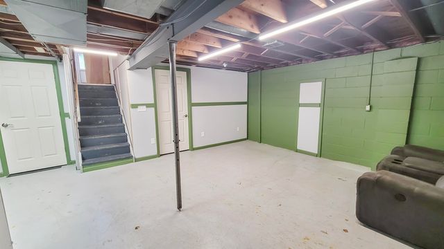 230 S Elms Road, Flushing, MI 48433