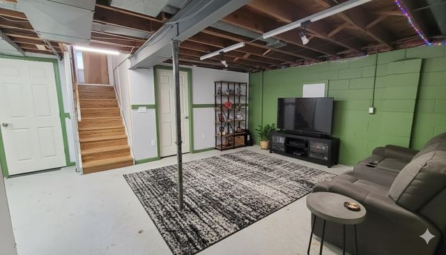 230 S Elms Road, Flushing, MI 48433