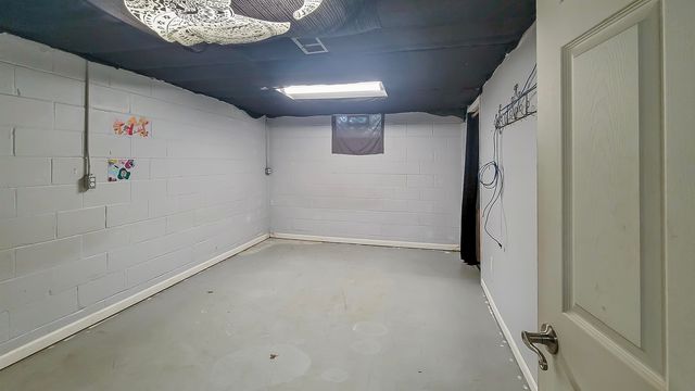 230 S Elms Road, Flushing, MI 48433