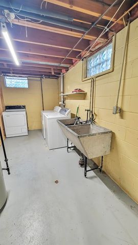 230 S Elms Road, Flushing, MI 48433