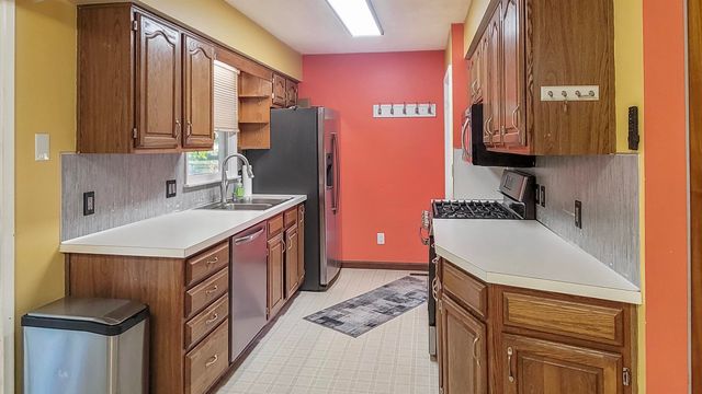 230 S Elms Road, Flushing, MI 48433