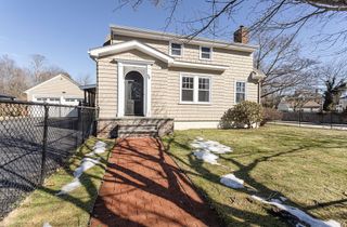 72 Bedlow Avenue, Newport, RI 02840