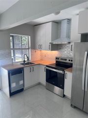 200 SE 19th St, Fort Lauderdale, FL 33316