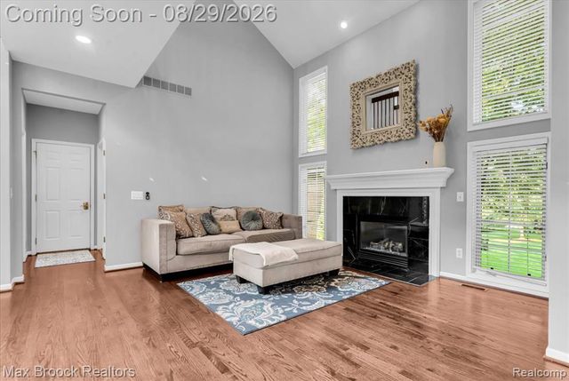 54937 Winter Court, Shelby Twp, MI 48316