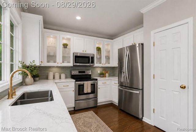 54937 Winter Court, Shelby Twp, MI 48316