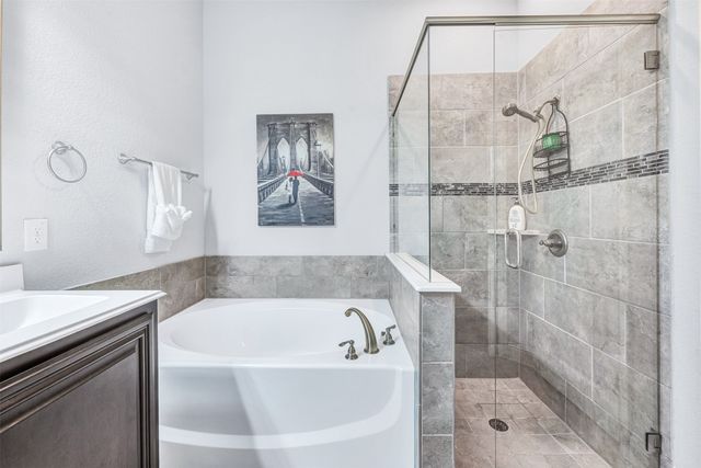 402 Shirley Drive, Alvarado, TX 76009