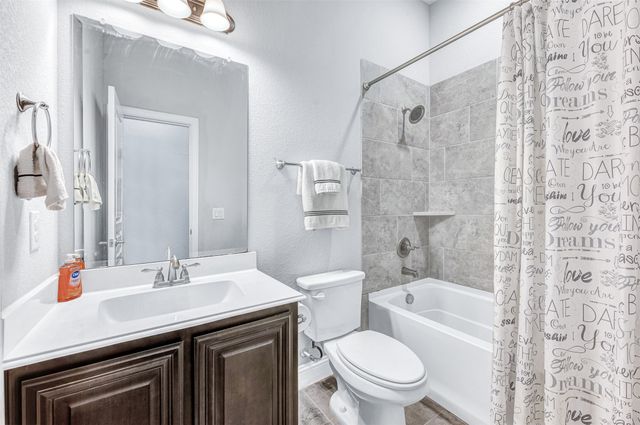 402 Shirley Drive, Alvarado, TX 76009