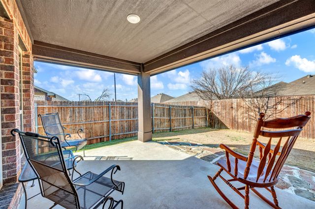 402 Shirley Drive, Alvarado, TX 76009