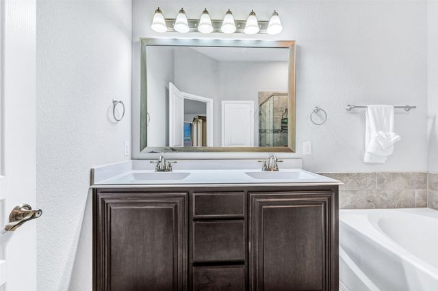 402 Shirley Drive, Alvarado, TX 76009