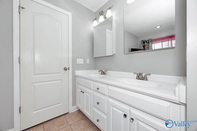 233 Bonaire Drive, Huntsville, AL 35811