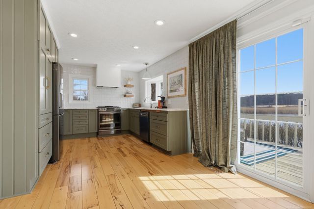 495 Lakes Edge Drive, Oxford, MI 48371