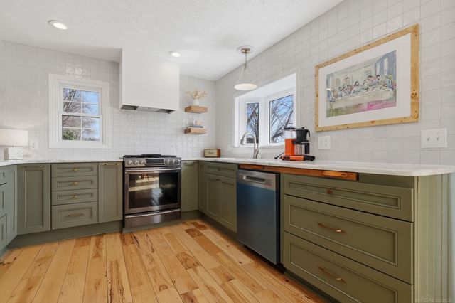 495 Lakes Edge Drive, Oxford, MI 48371