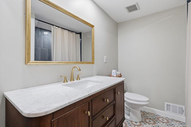 495 Lakes Edge Drive, Oxford, MI 48371