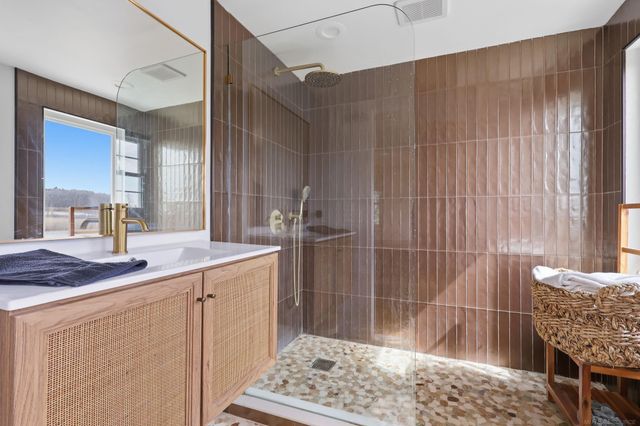 495 Lakes Edge Drive, Oxford, MI 48371