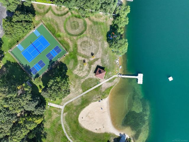 495 Lakes Edge Drive, Oxford, MI 48371