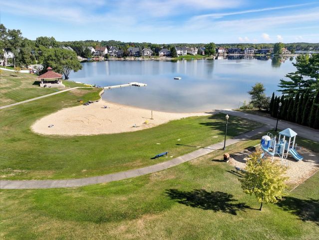 495 Lakes Edge Drive, Oxford, MI 48371