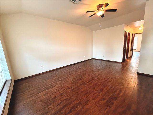 501 S Greengate Drive, Yukon, OK 73099