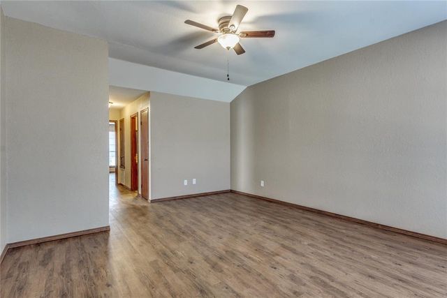 501 S Greengate Drive, Yukon, OK 73099