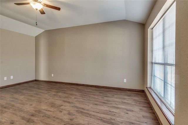 501 S Greengate Drive, Yukon, OK 73099