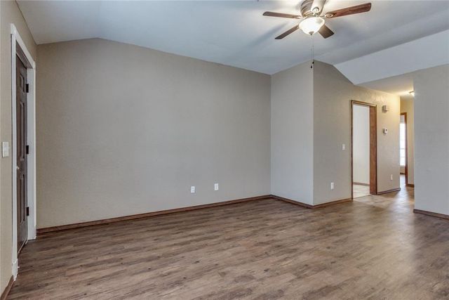 501 S Greengate Drive, Yukon, OK 73099