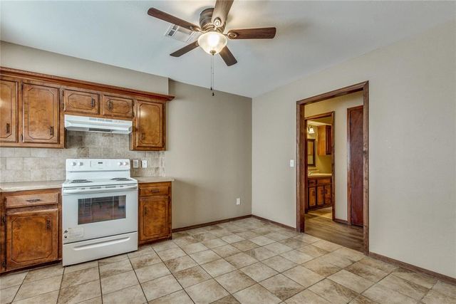 501 S Greengate Drive, Yukon, OK 73099