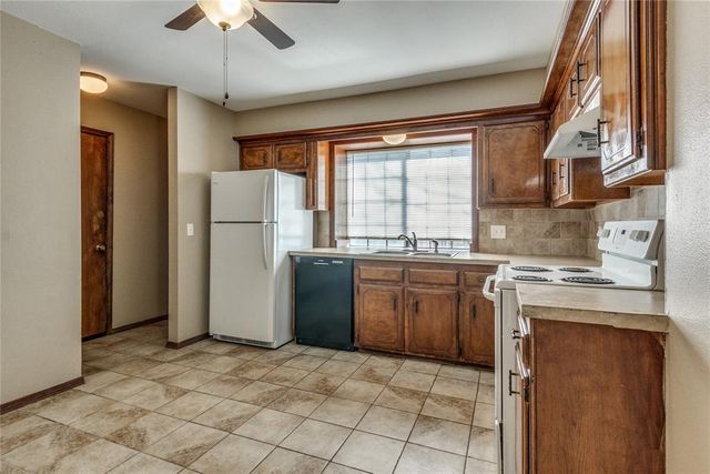 501 S Greengate Drive, Yukon, OK 73099