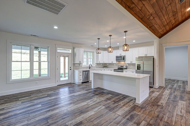 8301 Hartsville Pike, SE, Lebanon, TN 37087