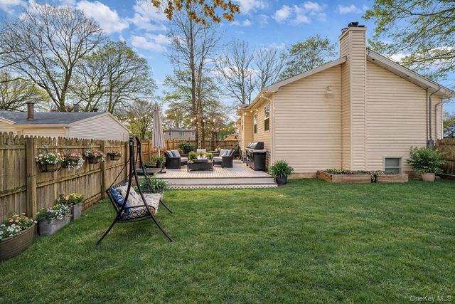 7 Poinsetta Avenue, Middle Island, NY 11953