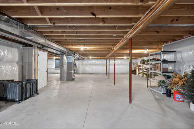 18 Bernie Loop, North Greenbush, NY 12180