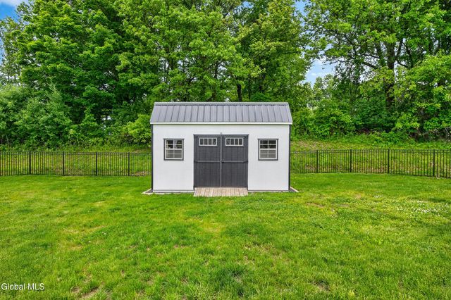 18 Bernie Loop, North Greenbush, NY 12180