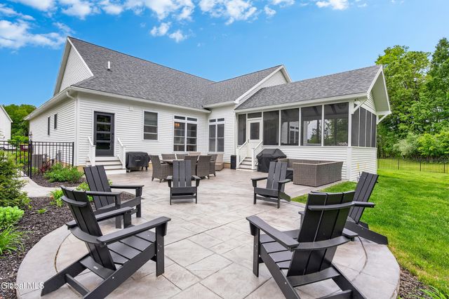 18 Bernie Loop, North Greenbush, NY 12180