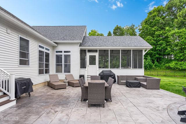 18 Bernie Loop, North Greenbush, NY 12180