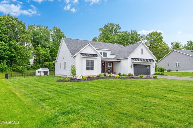 18 Bernie Loop, North Greenbush, NY 12180