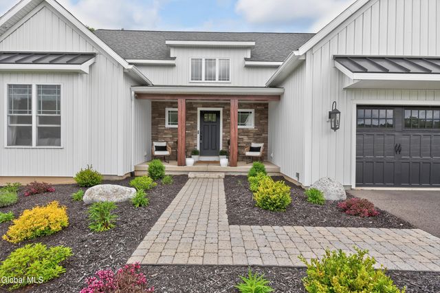 18 Bernie Loop, North Greenbush, NY 12180