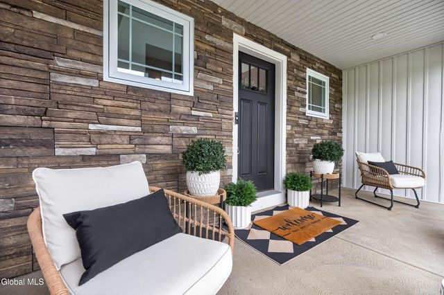 18 Bernie Loop, North Greenbush, NY 12180