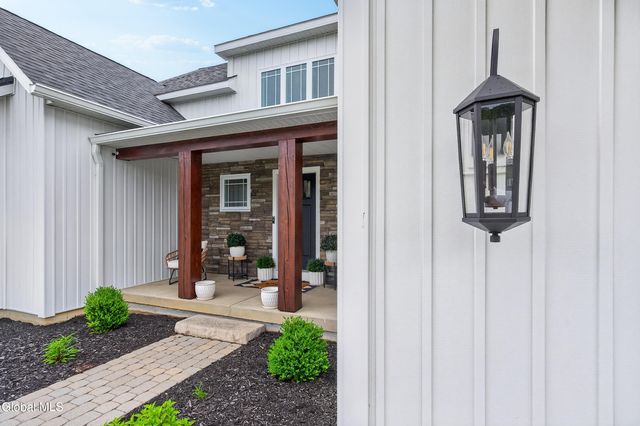 18 Bernie Loop, North Greenbush, NY 12180