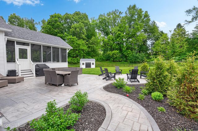 18 Bernie Loop, North Greenbush, NY 12180