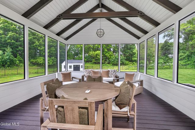 18 Bernie Loop, North Greenbush, NY 12180