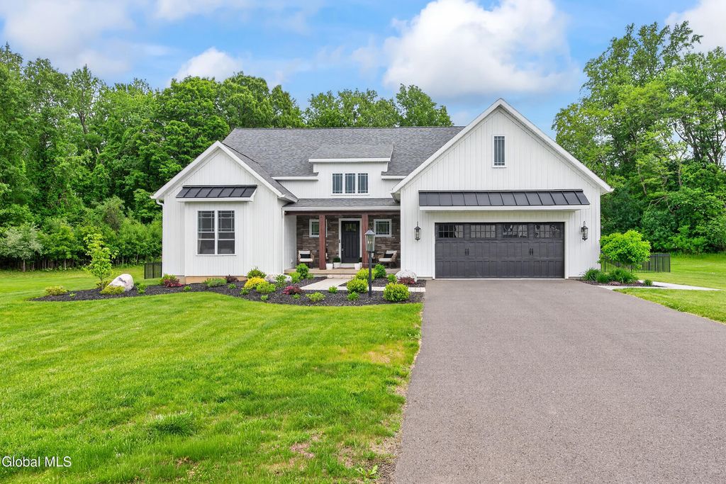 18 Bernie Loop, North Greenbush, NY 12180