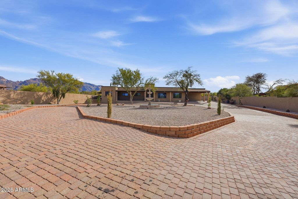 5350 N 1ST Avenue, Tucson, AZ 85718