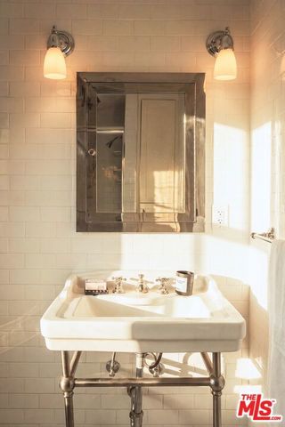 3001 Passmore Drive, Los Angeles, CA 90068
