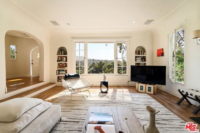 3001 Passmore Drive, Los Angeles, CA 90068