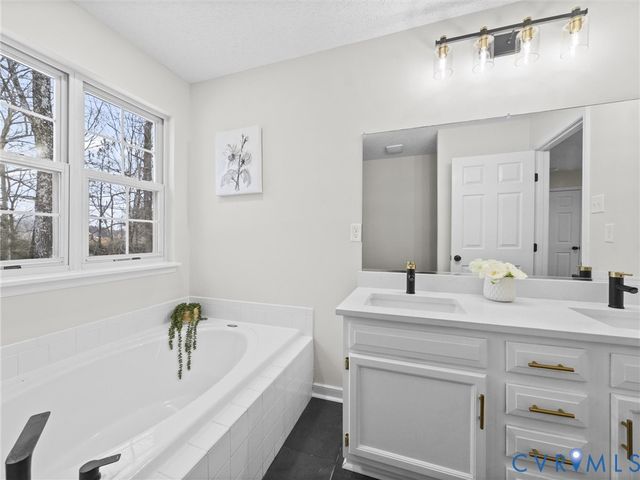 3200 Arthurwood Pl, Richmond, VA 23223