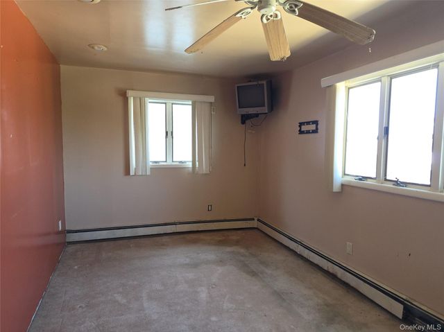 39 Kent Road, Island Park, NY 11558
