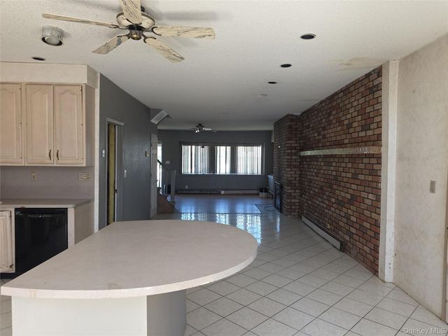 39 Kent Road, Island Park, NY 11558