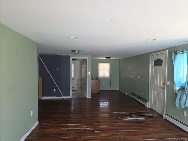 39 Kent Road, Island Park, NY 11558